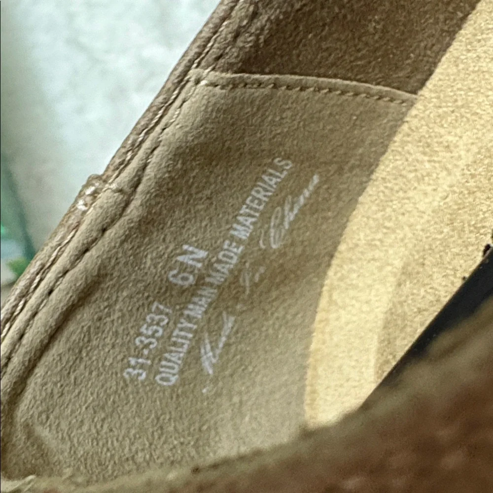 NWOT Easy Street Taupe Women’s Oriel Comfort Flats Slip On Size 6 NARROW